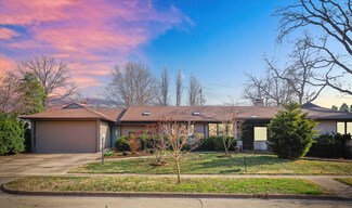 805 W Delaware Ave, Urbana, IL 61801