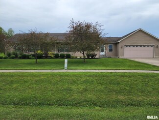 1925 Southbrooke Rd, Jacksonville, IL 62650
