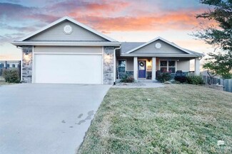 724 Loma Ridge Cir, Manhattan, KS 66503