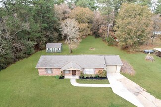 4802 Danny Ln, Old River-Winfree, TX 77535