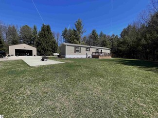 939 Deer Meadow Ln, West Branch, MI 48661