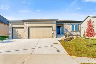 4088 NE Timberlake Dr, Lee's Summit, MO 64064