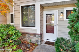 14 Carol Ct, Tinton Falls, NJ 07724