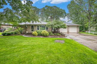 2446 Bristolwood Dr NW, Grand Rapids, MI 49544