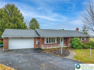 540 Hilldale Dr, Bath, PA 18014