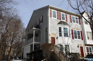 255 Larch Ln, Mahwah, NJ 07430