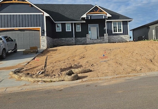 908 E Sapphire Ln, Mulvane, KS 67110