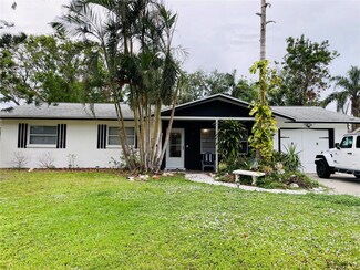 2549 Arapaho St, Sarasota, FL 34231