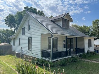 903 Liberty St, Oskaloosa, KS 66066