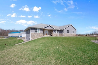 8464 County Rd S, Pulaski, WI 54162