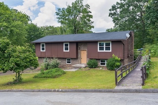 8212 Thornwood Dr, Hixson, TN 37343