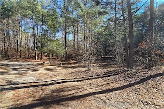 22 Oakwood Rd, Lavonia, GA 30553