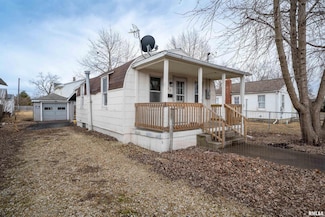 709 S Adams St, Lewistown, IL 61542
