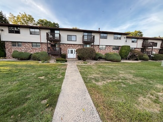 44 Surrey Dr Unit A6, Newington, CT 06111