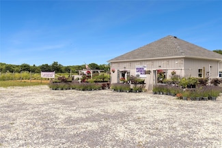 3360 Sound Ave, Riverhead, NY 11901