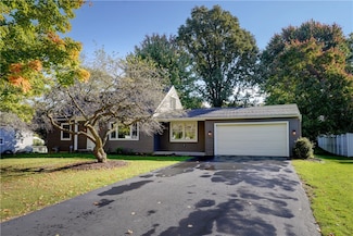 52 Robinwood Trail, Rochester, NY 14623