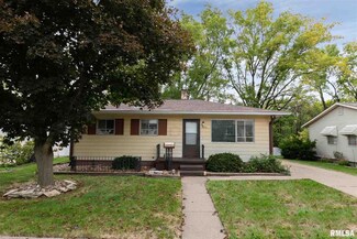 3032 Oak Street Ct, Bettendorf, IA 52722