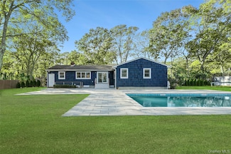 43 Homewood Dr, Hampton Bays, NY 11946