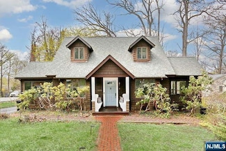 6 Maysenger Rd, Mahwah, NJ 07430