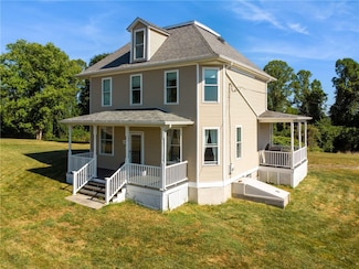 138 Chestnut St, Coal Center, PA 15423