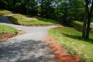 39 Saunders Rd, Franklin, NC 28734