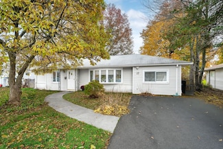 16 Thornton Dr, Newington, CT 06111