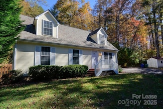34 East St, Weaverville, NC 28787