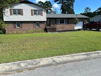 102 Fairway Rd, Jacksonville, NC 28546