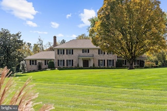 1207 Towlston Rd, Great Falls, VA 22066