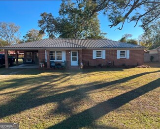 2857 Cherokee St, Waycross, GA 31503