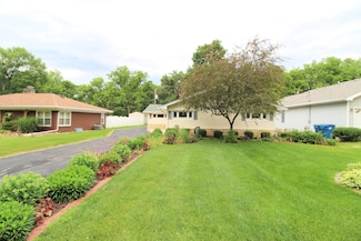 1225 Justine Dr, Kankakee, IL 60901
