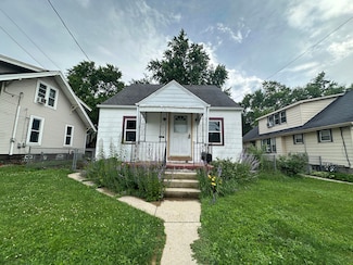 321 Harrison Ave, Waukesha, WI 53186