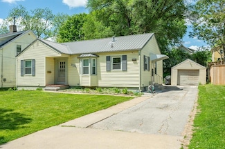 2326 E 11th St, Des Moines, IA 50316