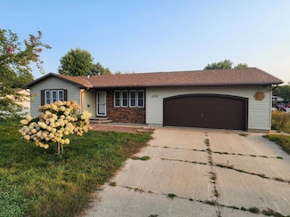 200 5th Ave NE, Plainview, MN 55964