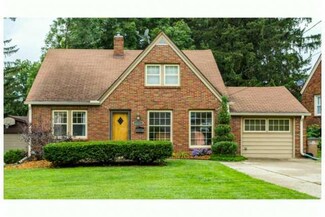 1238 65th St, Windsor Heights, IA 50324