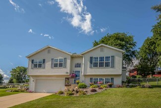 17 Sunrise Ct, Dane, WI 53529