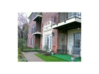 1060 H Chatham Park, Scott Township - Sal, PA 15216
