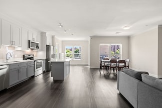 999 Hancock St Unit 301, Quincy, MA 02169