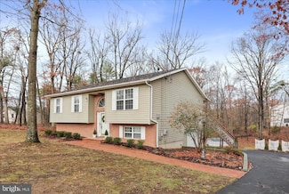 26 Powder Mill Ct, Inwood, WV 25428
