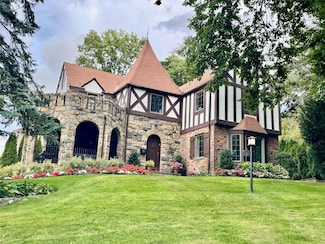 5 Rockcrest Rd, Manhasset, NY 11030