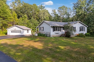 556 River Rd, Lewiston, ME 04240