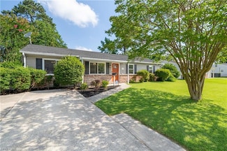 904 Gossman Dr, Virginia Beach, VA 23452