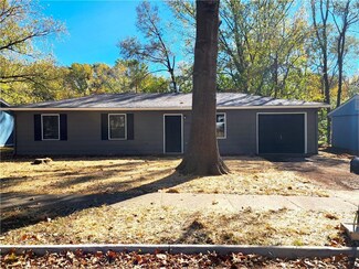 2712 Ponderosa Dr, Lawrence, KS 66046