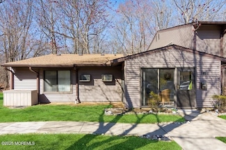 41 Lexington Ct, Red Bank, NJ 07701