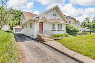 806 Oakridge Dr, Jackson, MI 49203