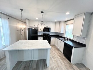 855 W Jefferson St Unit 25, Grand Ledge, MI 48837