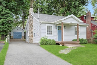 520 Shore Dr, New Windsor, NY 12553