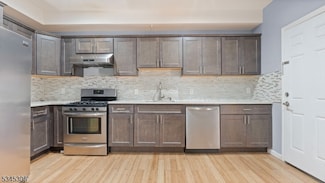 40 Schalk St, Newark, NJ 07105