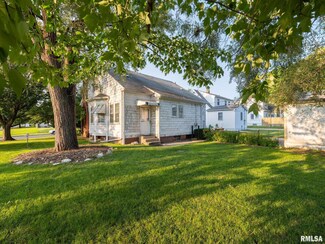 802 Chestnut St, Pekin, IL 61554