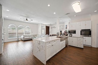 2112 Perry Dr, Mansfield, TX 76063